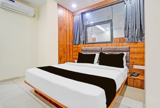 Hotel O Rudra
