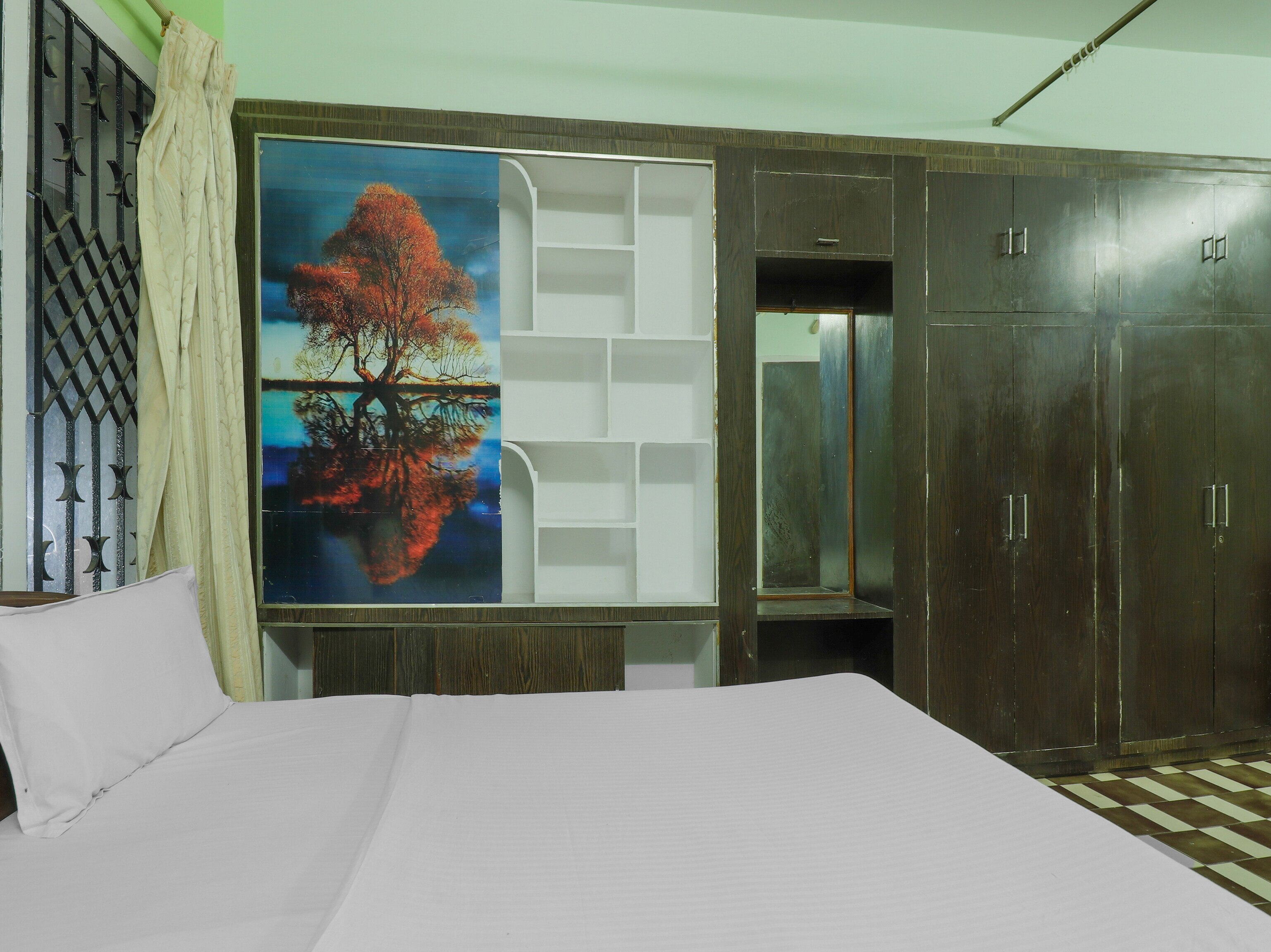 Hotel O Live Inn Guest House - Tap to explore photos