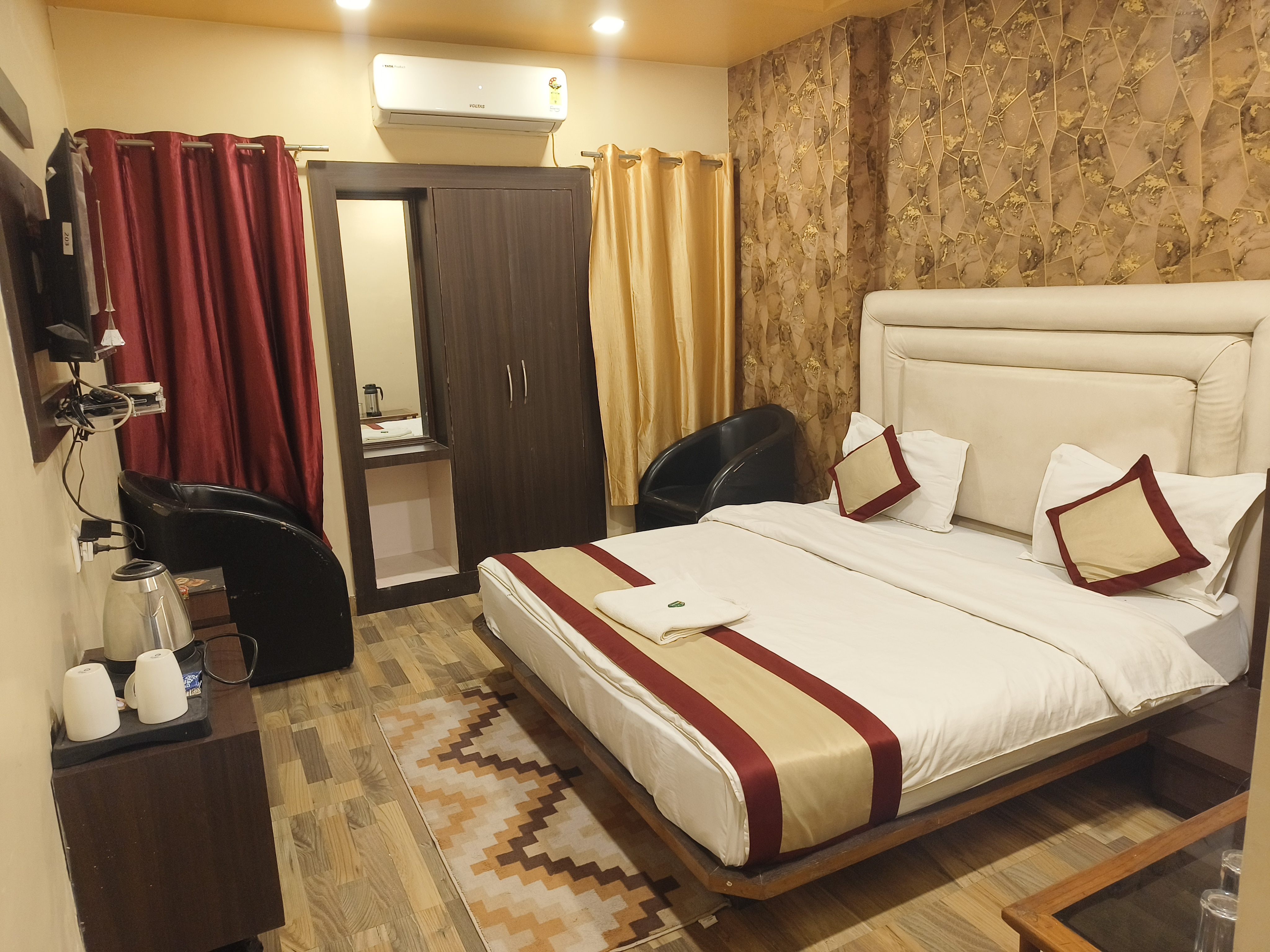 HOTEL THE SIWAN INTERNATIONAL - Tap to explore photos