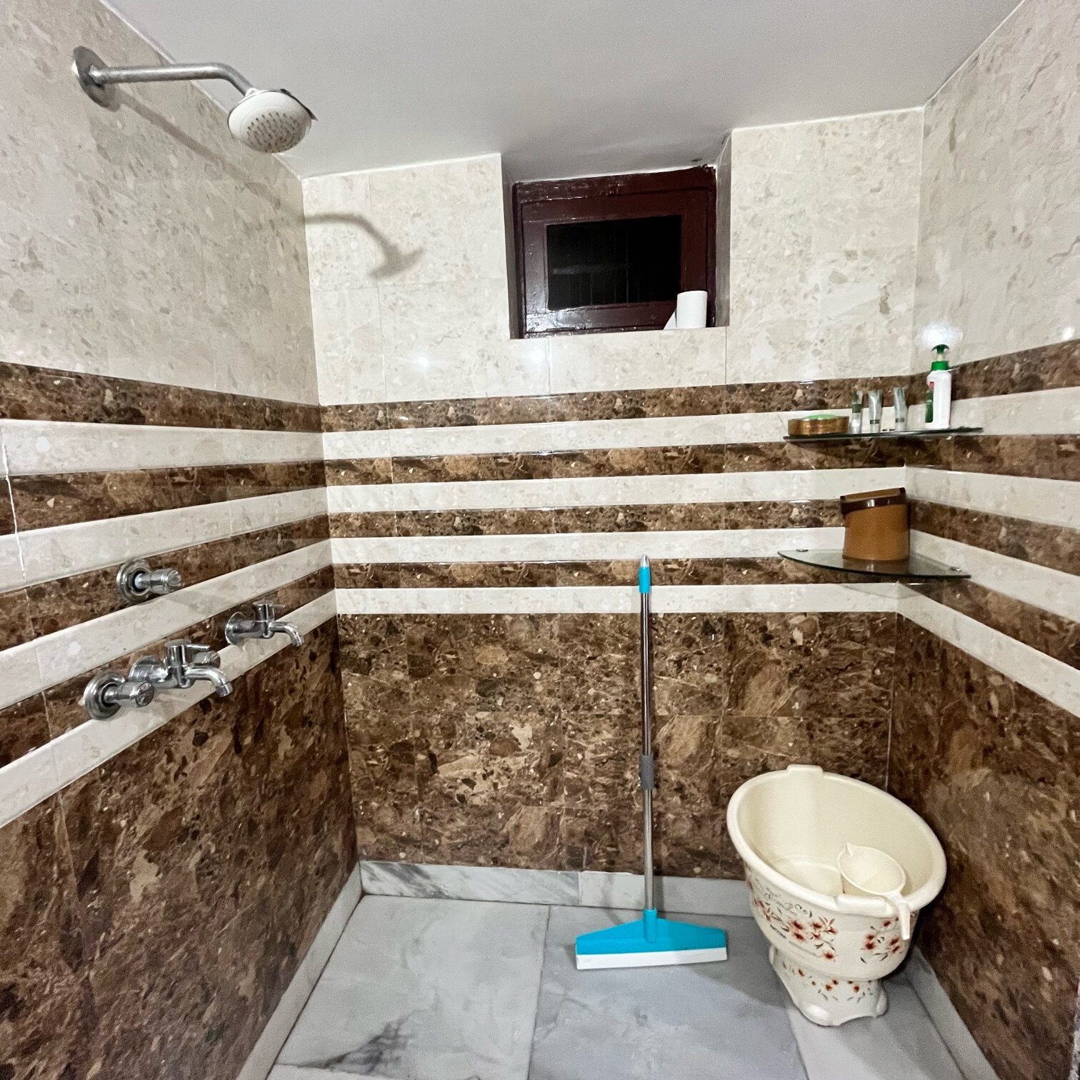 Ista Inn Rooms and Stay - Tap to explore photos