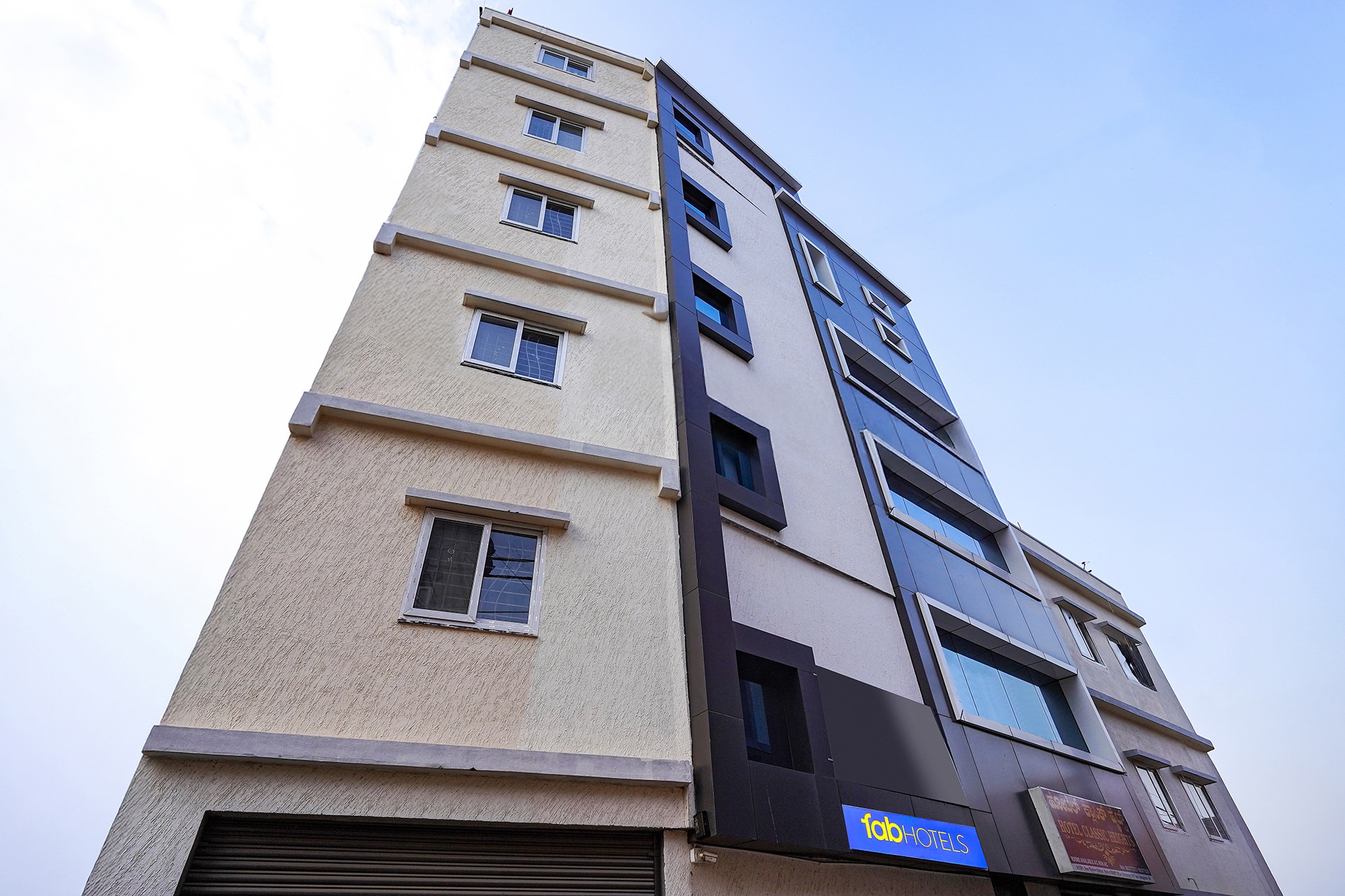 FabHotel Classic Heights - Near Yelahanka Railway Station - Tap to explore photos