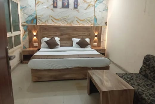 FabHotel MJ International