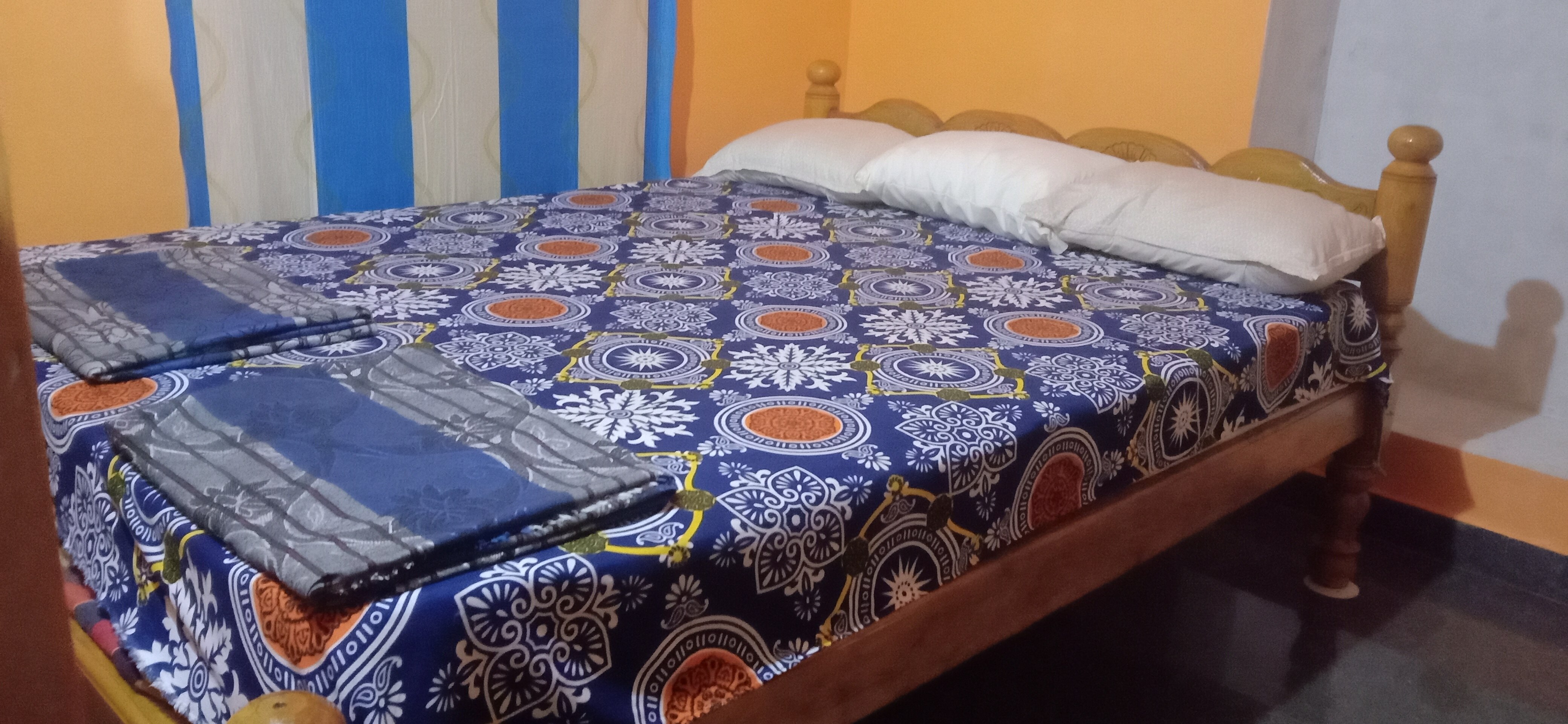 SANTOSH HOME STAY - Tap to explore photos