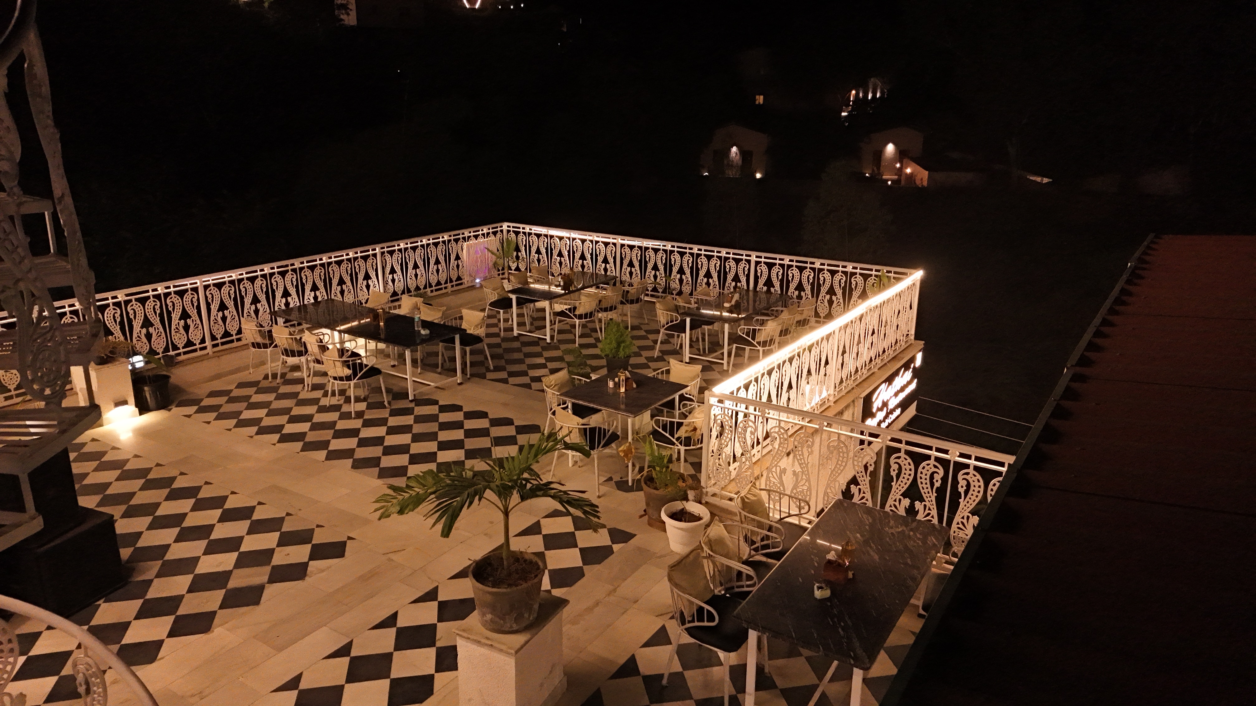 Hotel Karohi Villa - Tap to explore photos