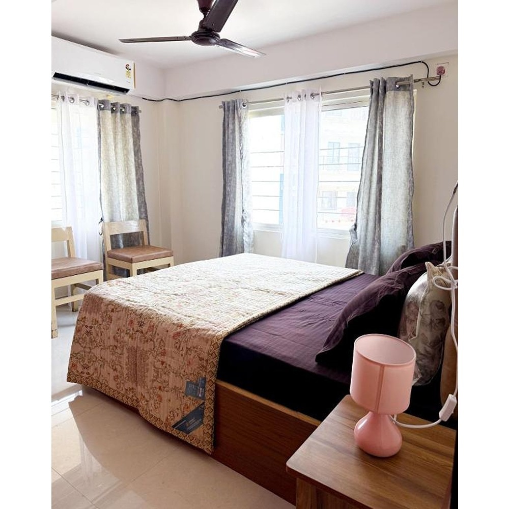 Seven Seas Apartments - Tap to explore photos
