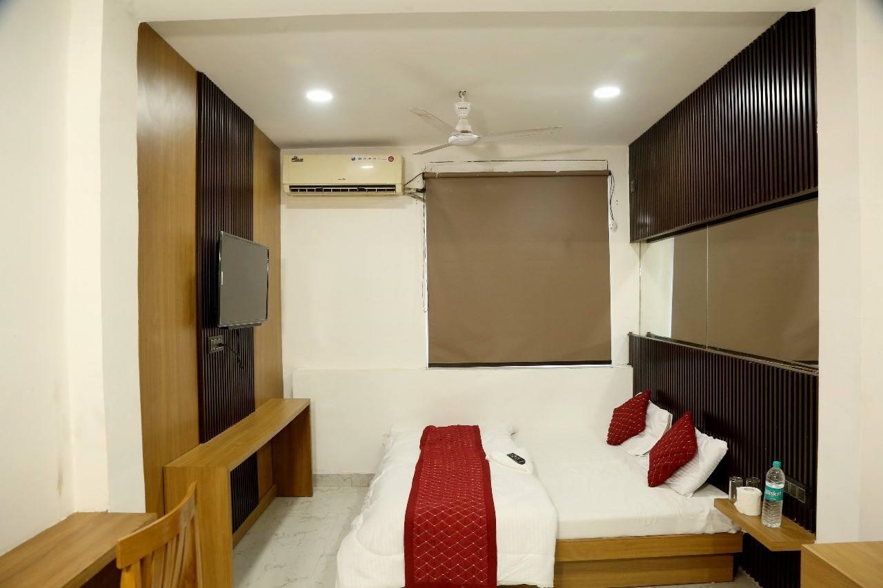 SAI PALACE HOTEL @ 7 MINS WALKING FROM NEW DELHI RAILWAY STATION - Tap to explore photos