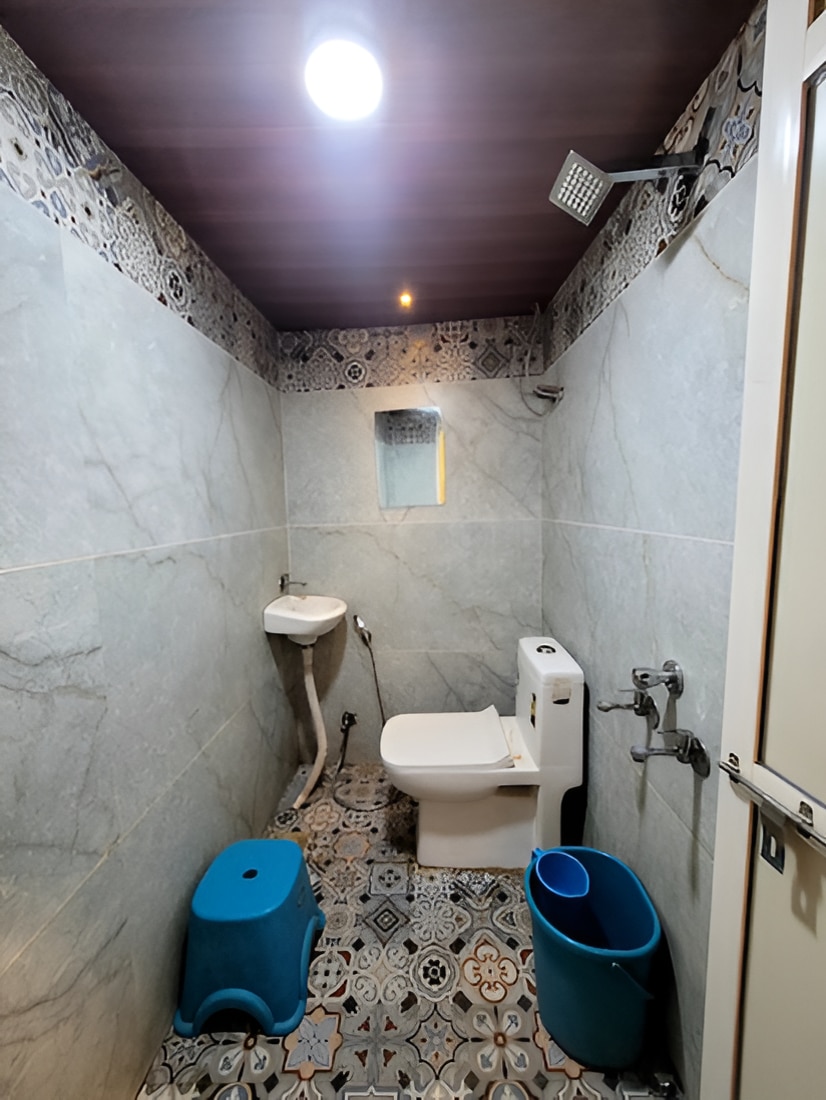 Shree Pallaav Guest House - Tap to explore photos
