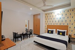 Townhouse OAK Culture Hotel & restaurant, Noida