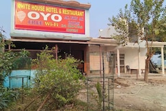 OYO 821478 White Palace, Budaun