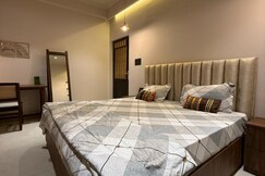 ALOKA | 4BHK Boutique Stay In Central Dehradun - 5 Minutes Drive From Railway Station, Dehradun