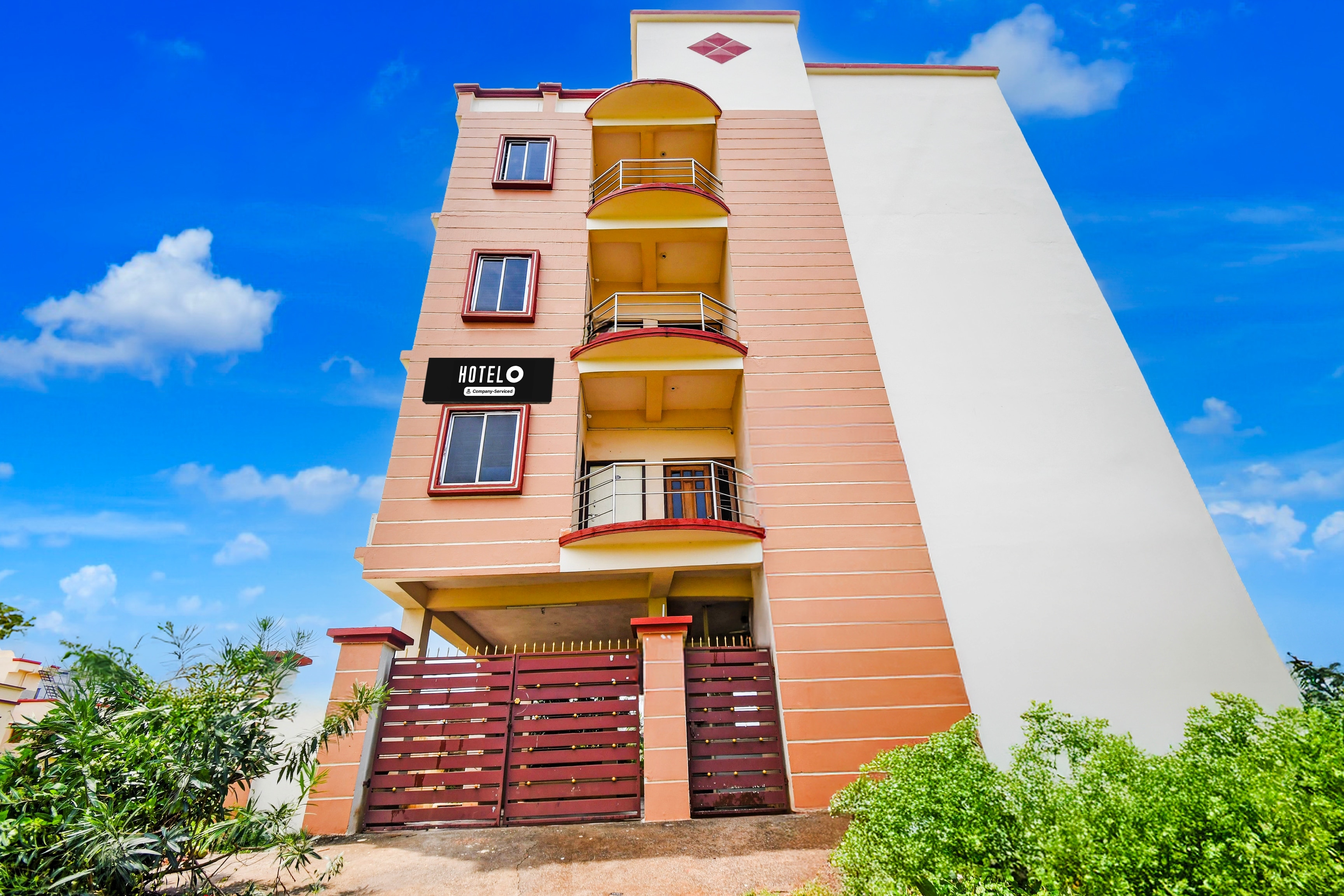 Super Hotel O Dumduma Near DN Regalia Mall - Tap to explore photos