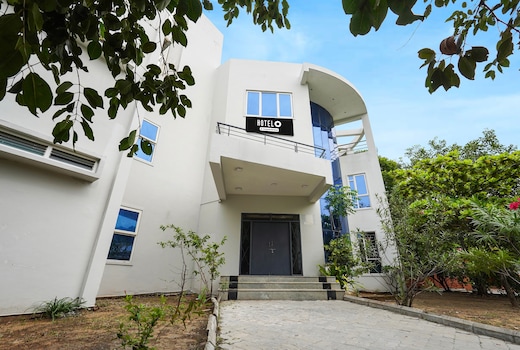 Super Hotel O ECR Stays Near Nemmeli Beach Formerly GVS Homes