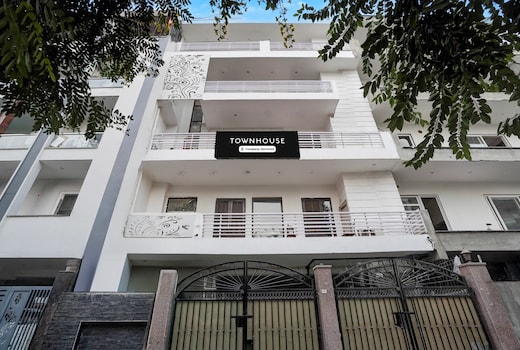 Super Townhouse Sector 46 Huda Market