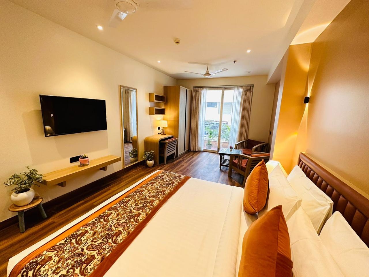 Hotel IP Swarn Near Anand Vihar Vaishali Ghaziabad - Tap to explore photos