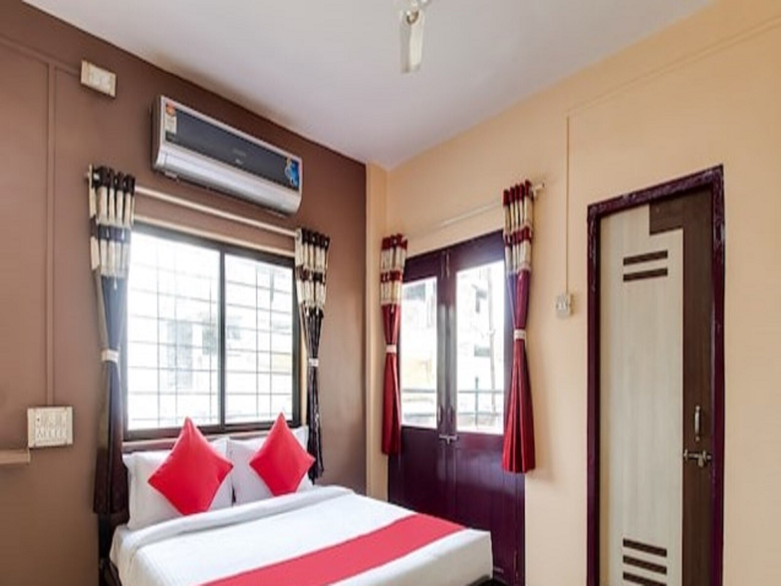 SHREE SIDDHI LODGE - Tap to explore photos