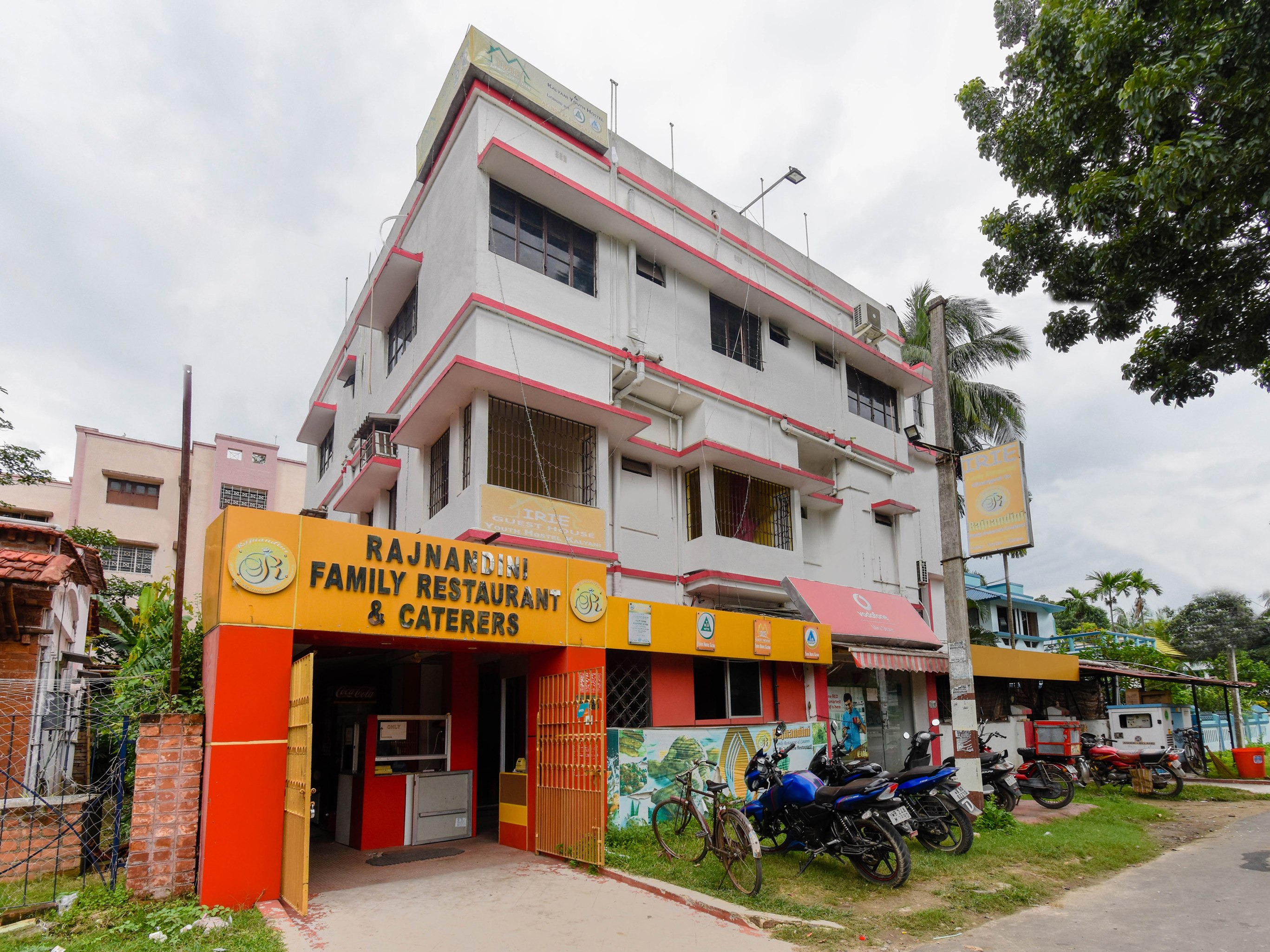 Irie Guest House - Tap to explore photos