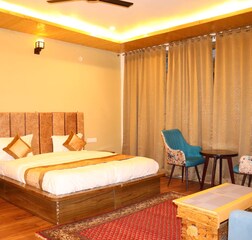 Deluxe bedroom with Balcony