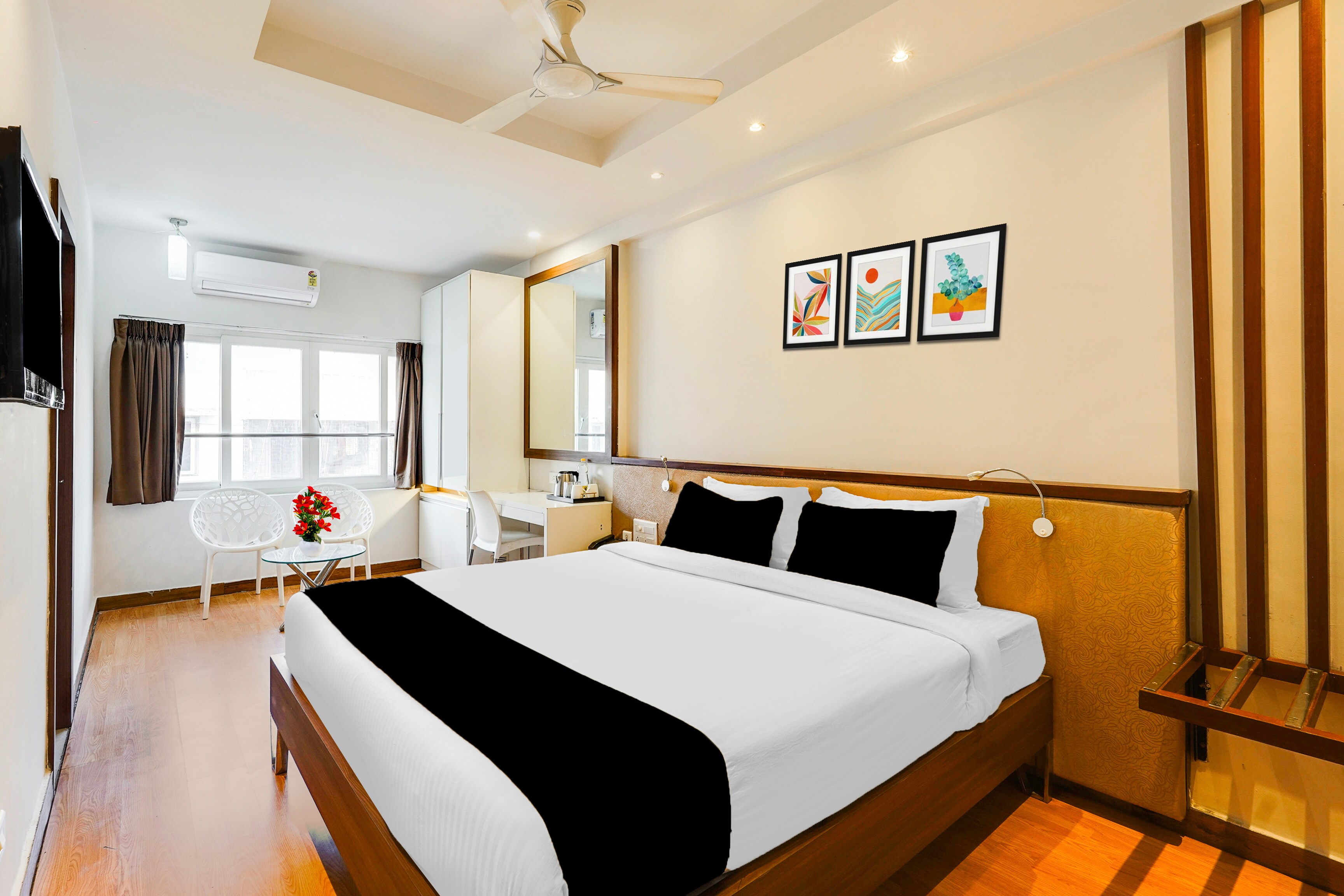 Super Townhouse Oak Kodambakkam Formerly Cine City - Tap to explore photos