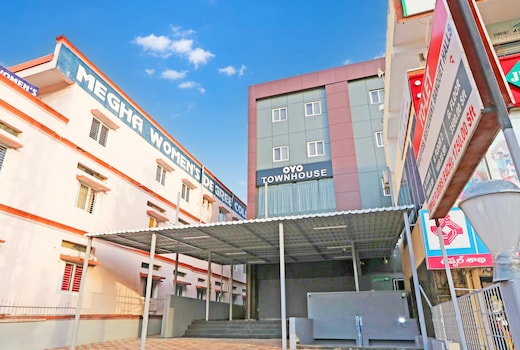 Townhouse La Vista Inn Grand Hotel