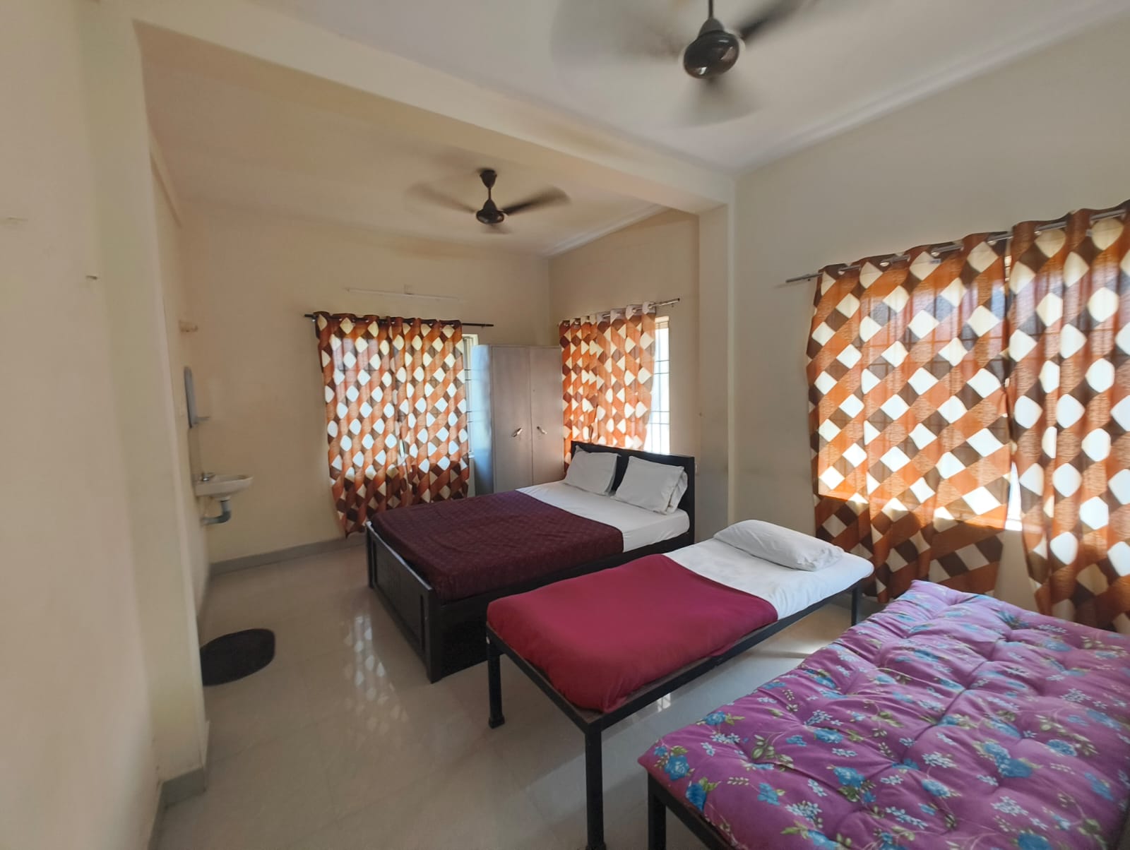 ADYAR RESIDENCy - Tap to explore photos