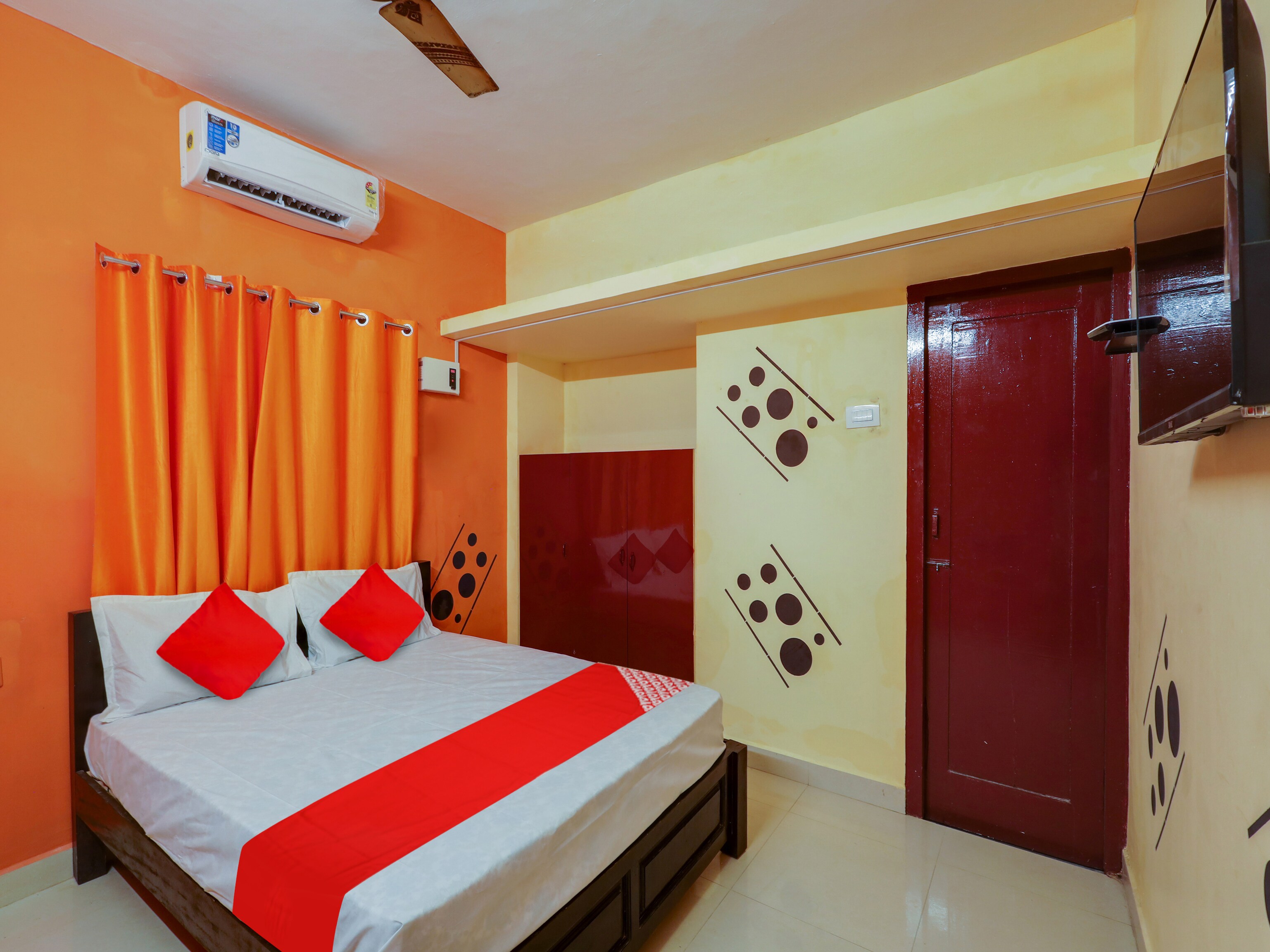 Super Hotel O Vsv Guest House Maduravoyal - Tap to explore photos