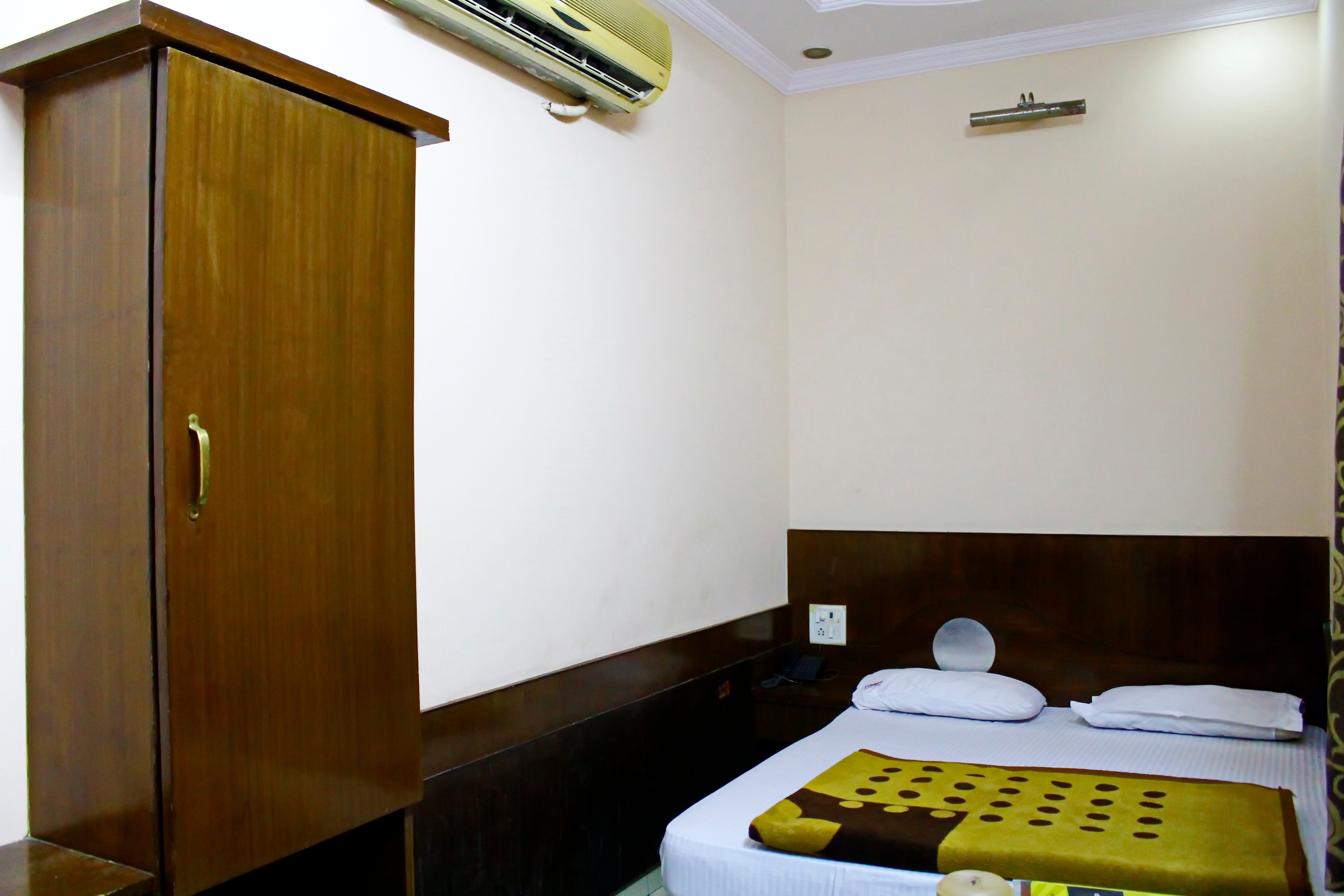 HOTEL VIRAAT - Tap to explore photos