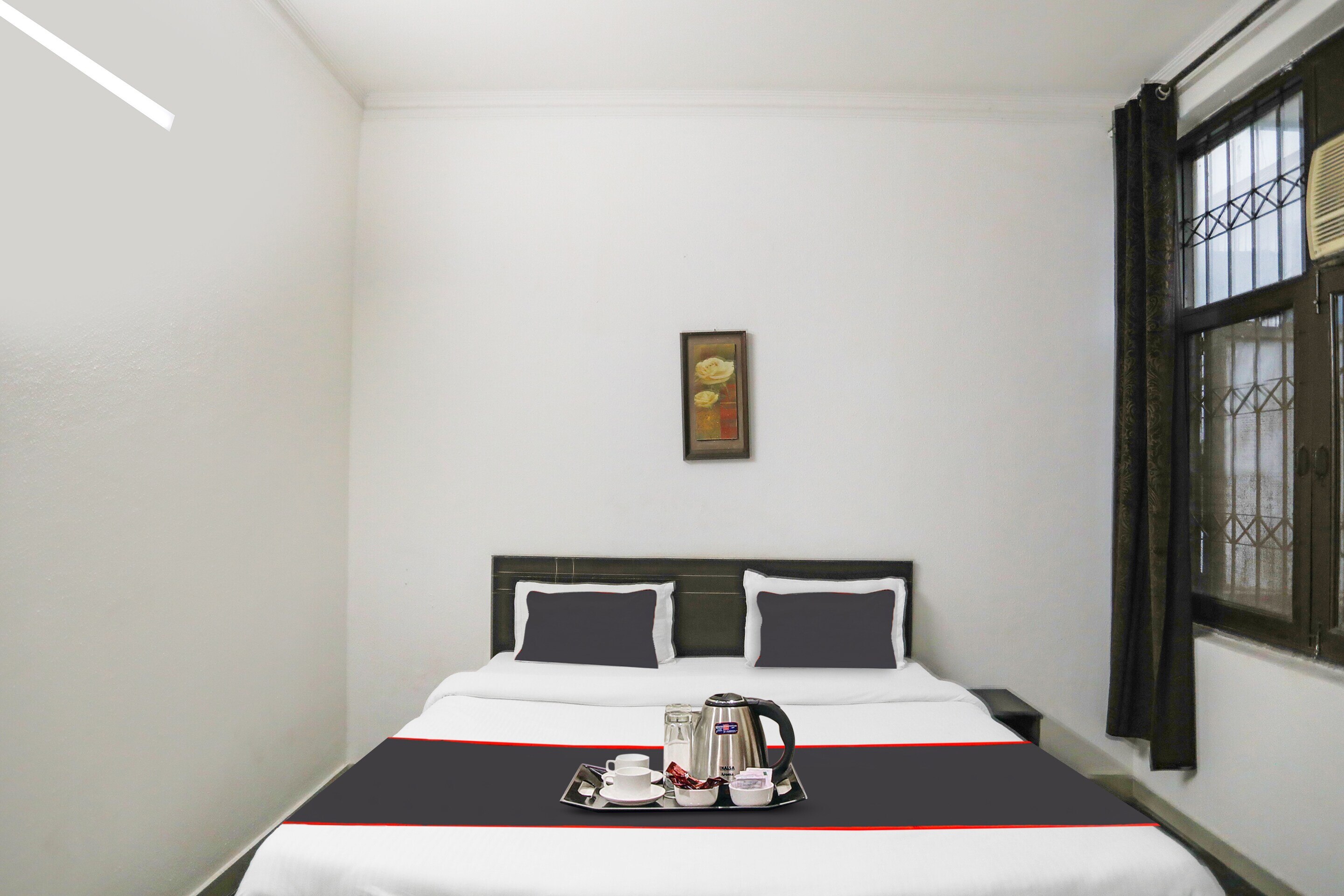 Collection O Metro Inn Homes Near Iskcon Temple Noida - Tap to explore photos