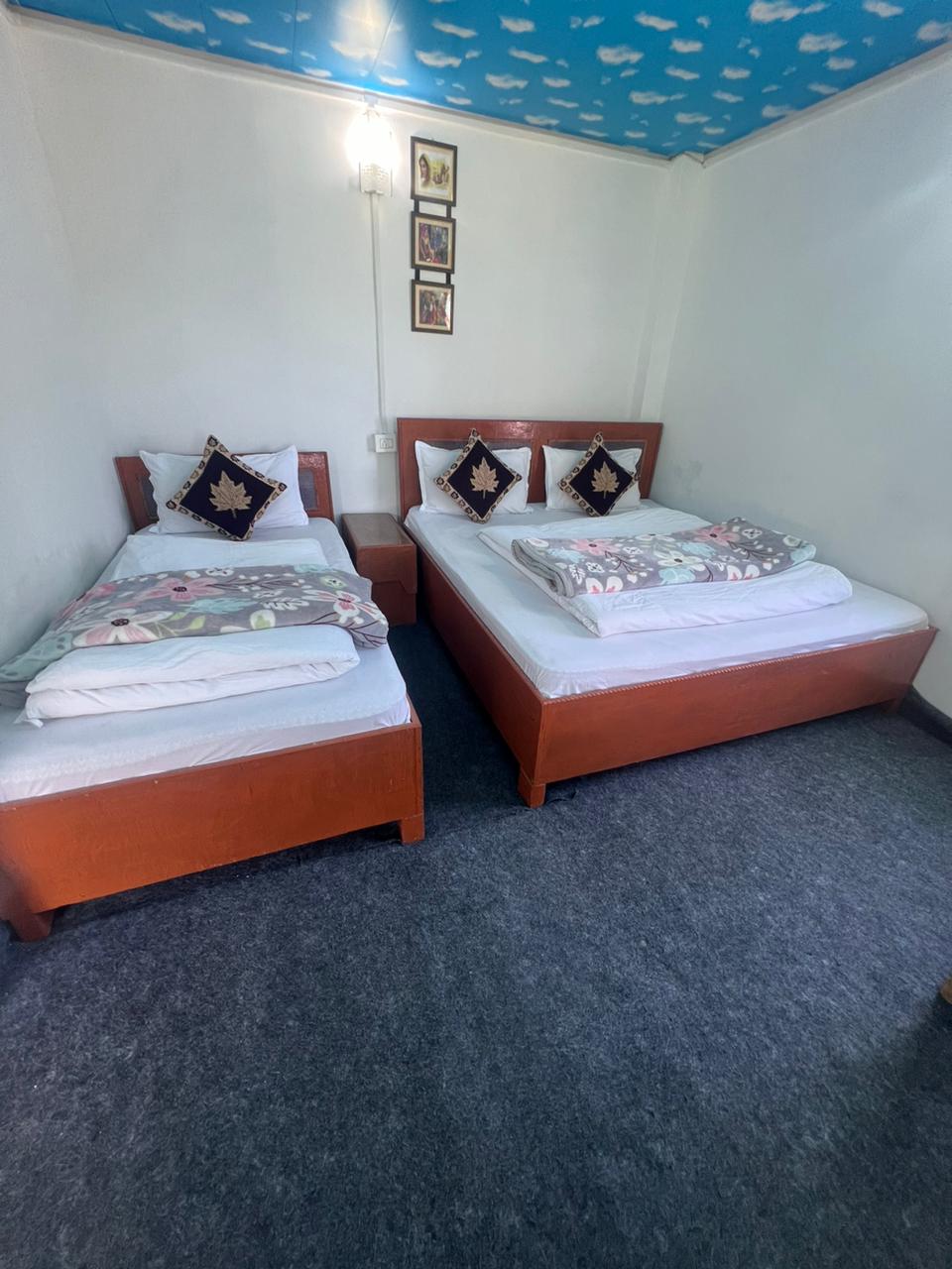 Hill Homestay Zuluk | Rooms & Caretaker - Tap to explore photos