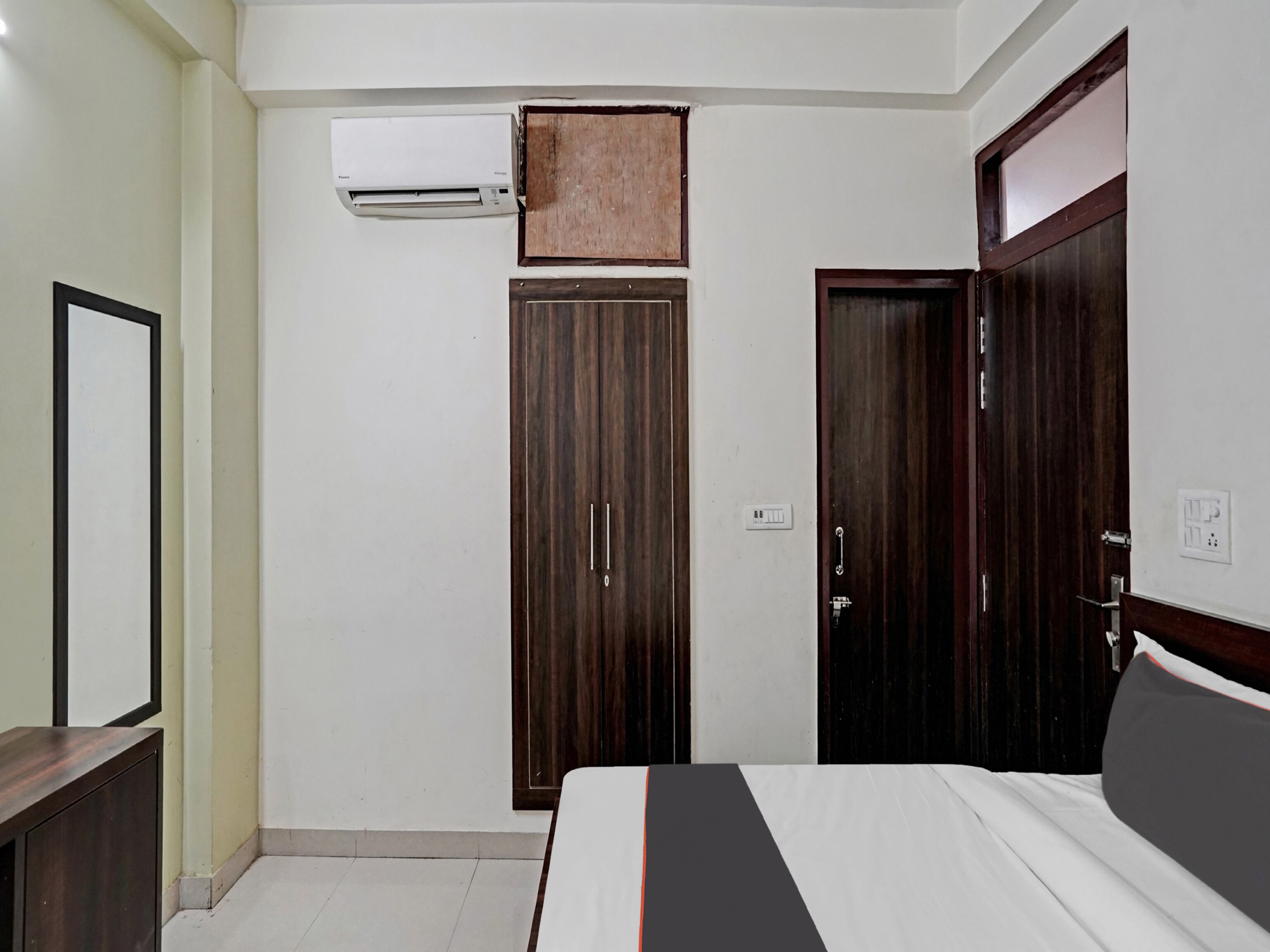 HOTEL O THE VIRAAT - Tap to explore photos