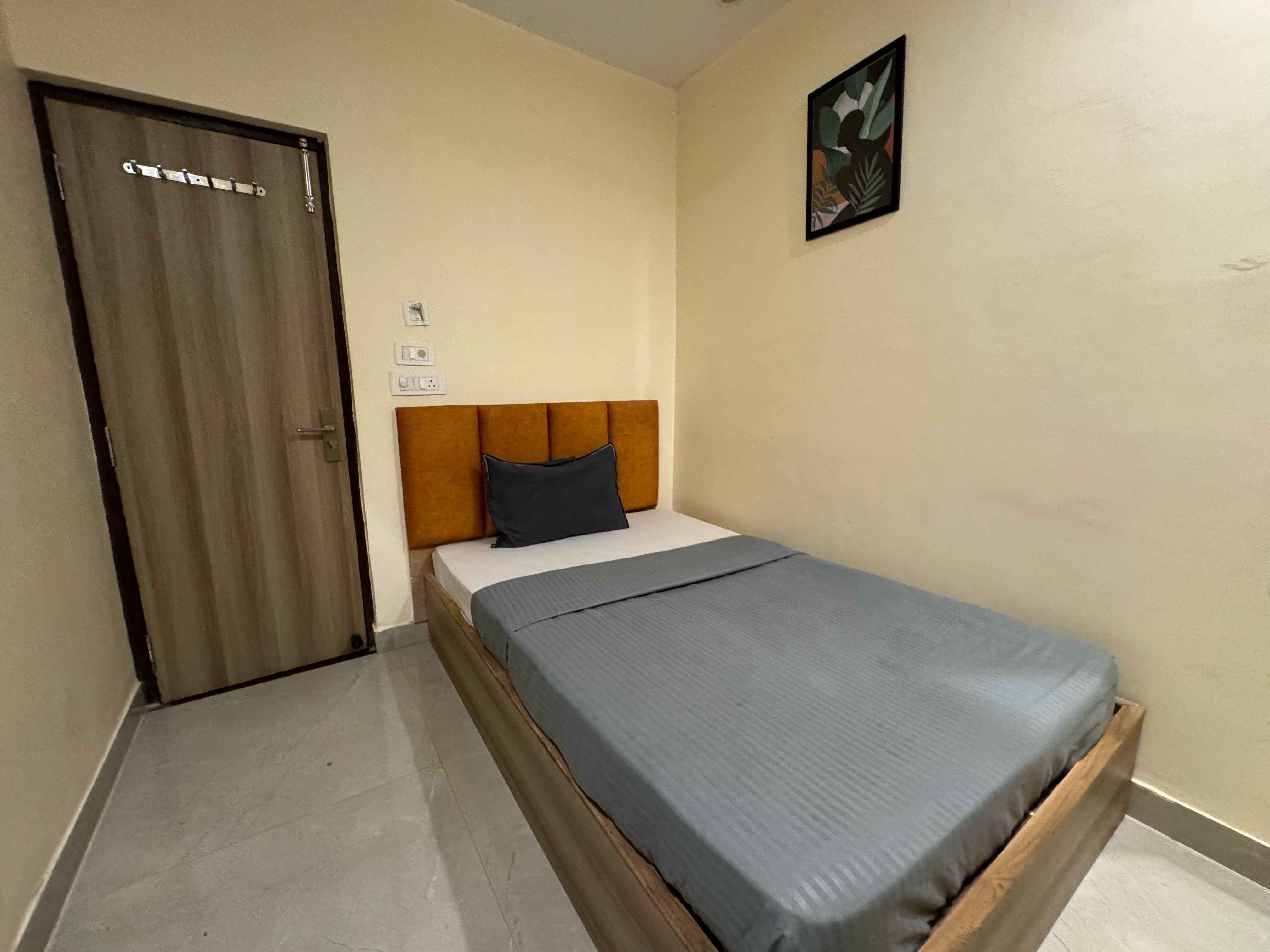 Hotel Shiv Inn By T And M Hotels - Tap to explore photos