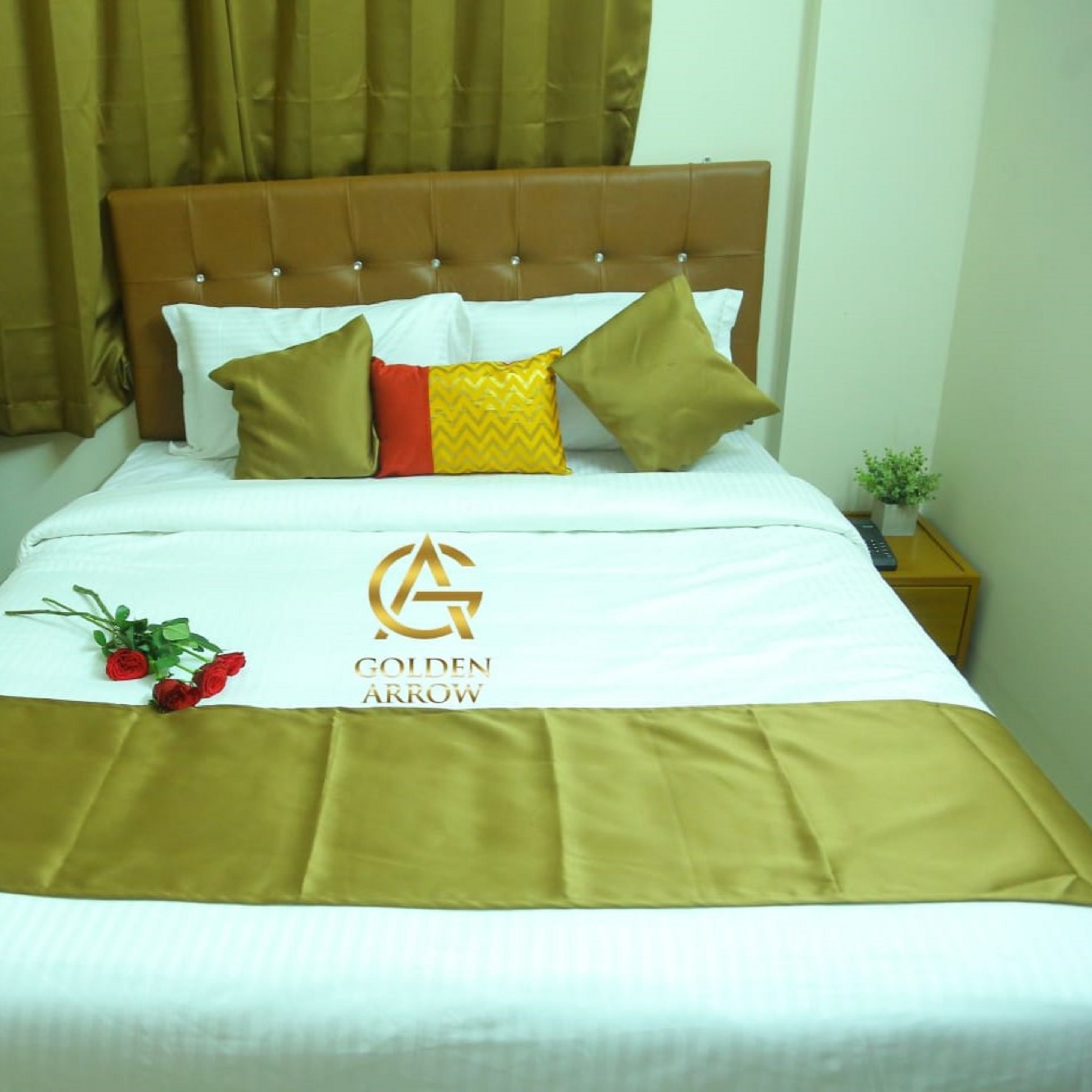 Hotel Golden Arrow - Tap to explore photos