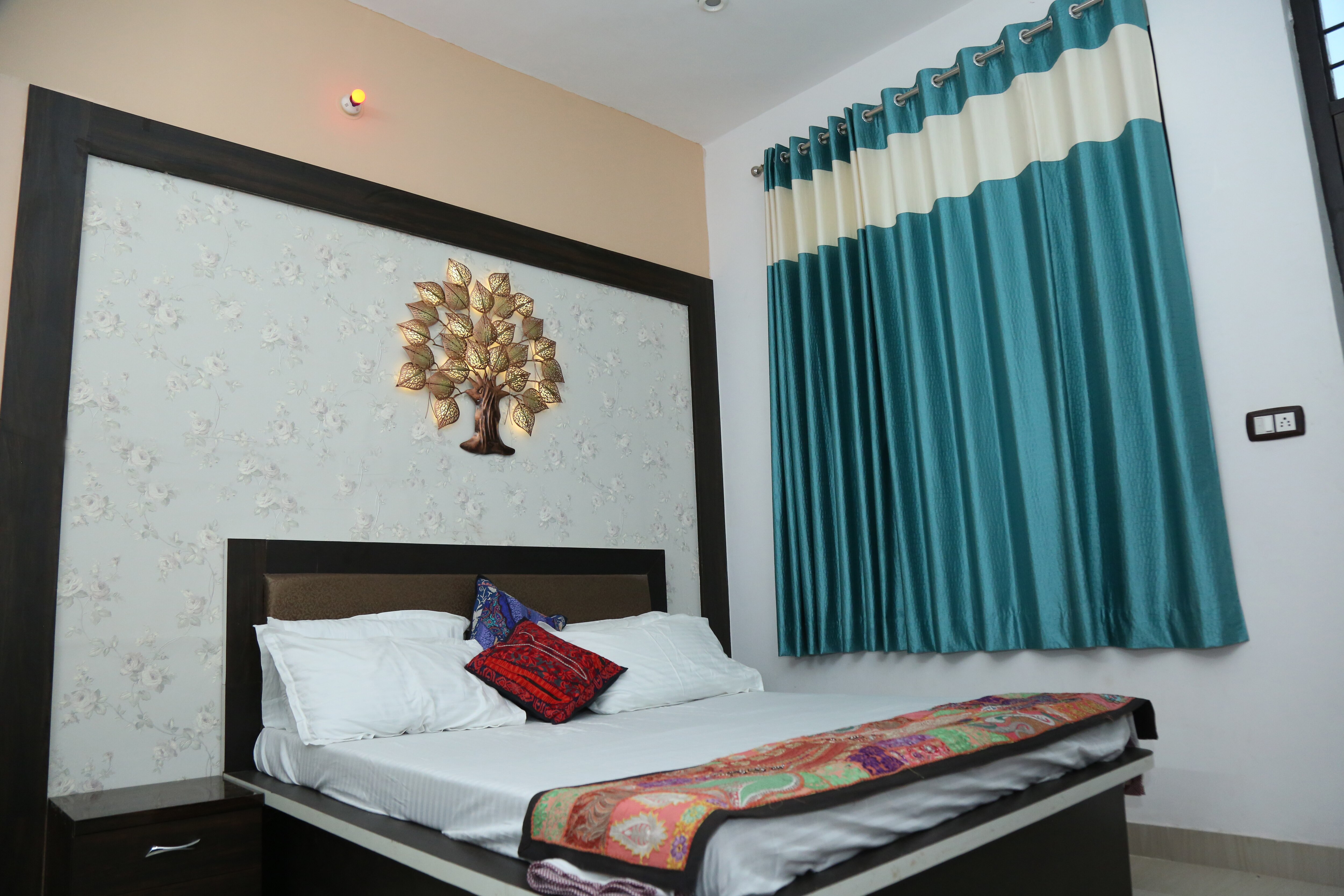 Summit Homestay - Tap to explore photos