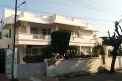 FRIENDS & FAMILY HOME STAY, Udaipur
