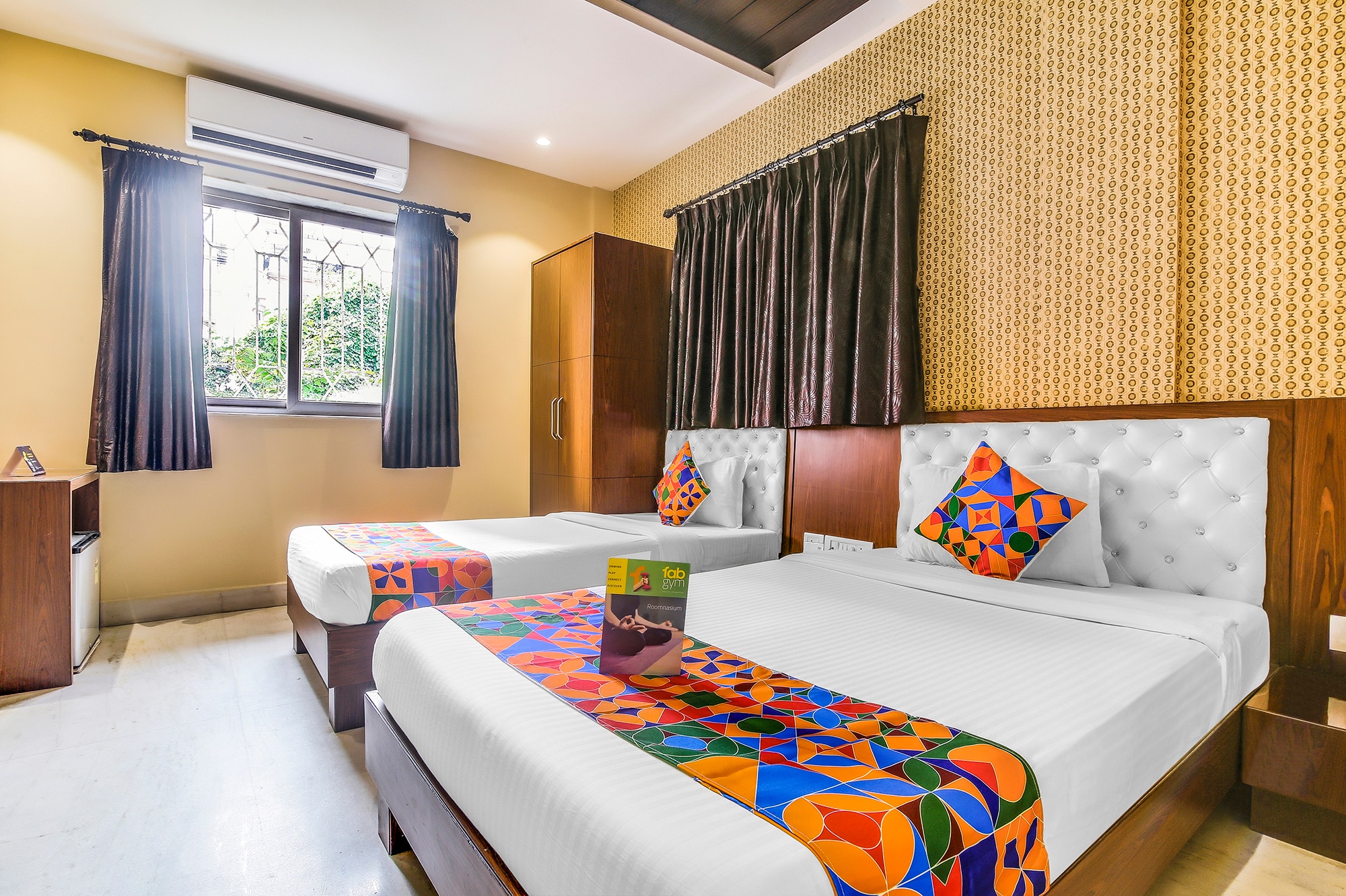 FabHotel Luxor - Nr. Acropolis Mall - Tap to explore photos