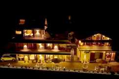 Lake Pleasant Villas |Cafe|A Luxe Stay, Bhimtal