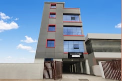 Super Townhouse Oak Kamineni Bus Stop, Hyderabad