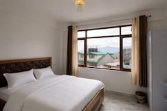 Skyline BnB Modern Stay in New Shimla, Shimla