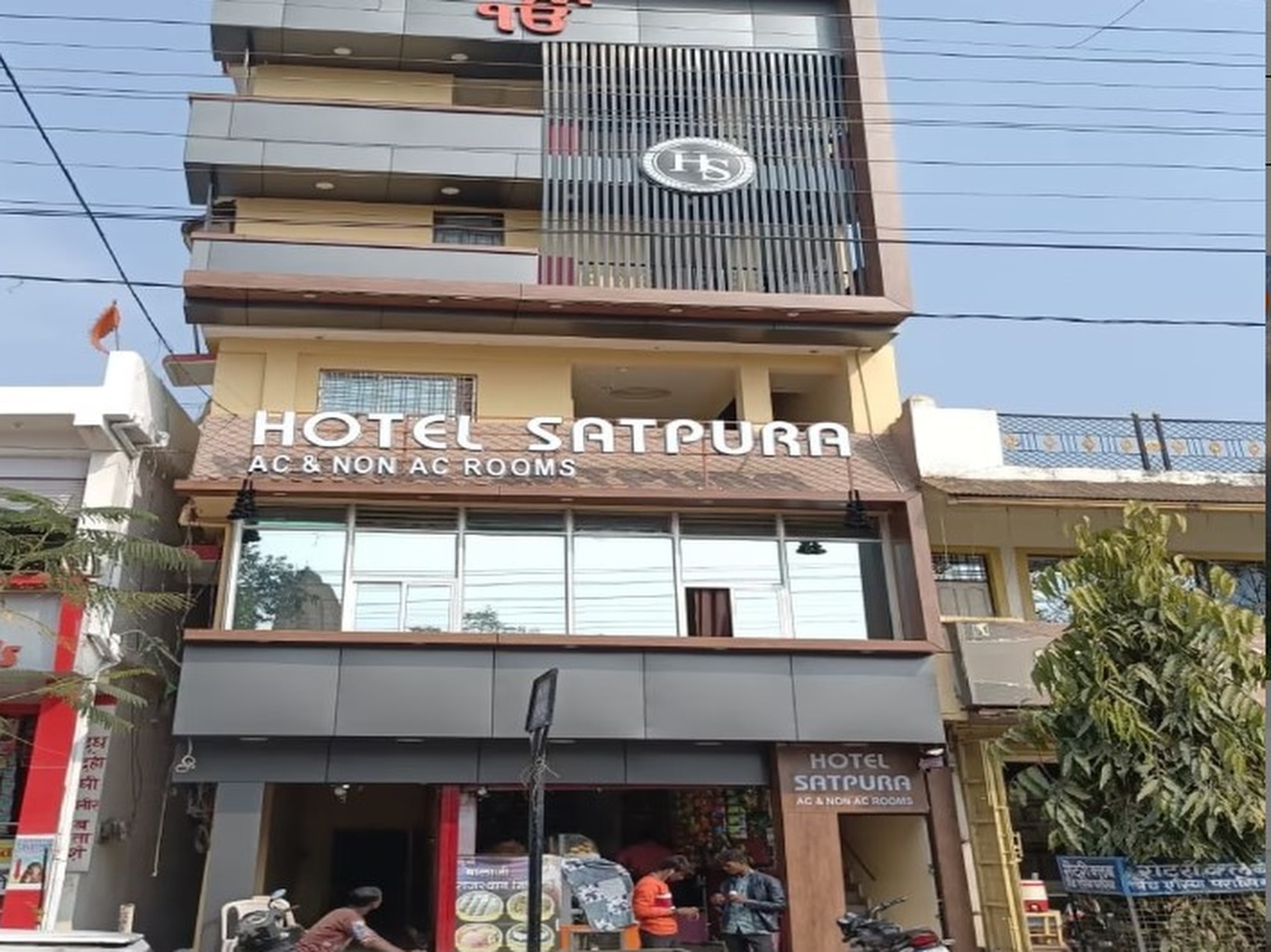 Hotel Satpura - Tap to explore photos