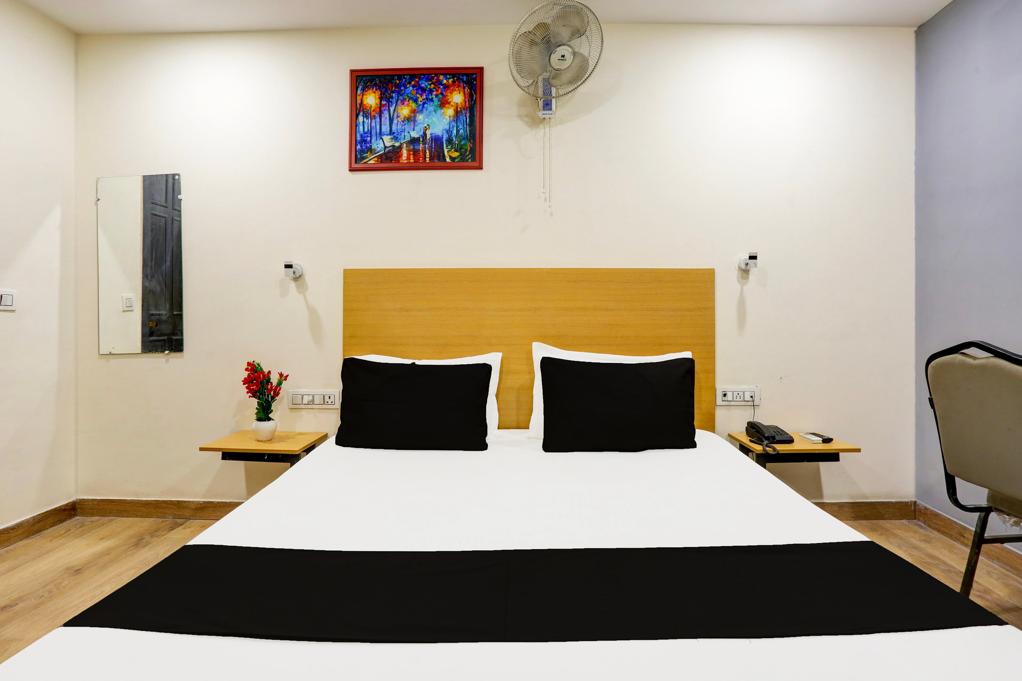 Super Hotel O Near Uttam Nagar East Metro - Tap to explore photos