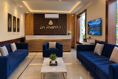 Da Fariyas, Srinagar