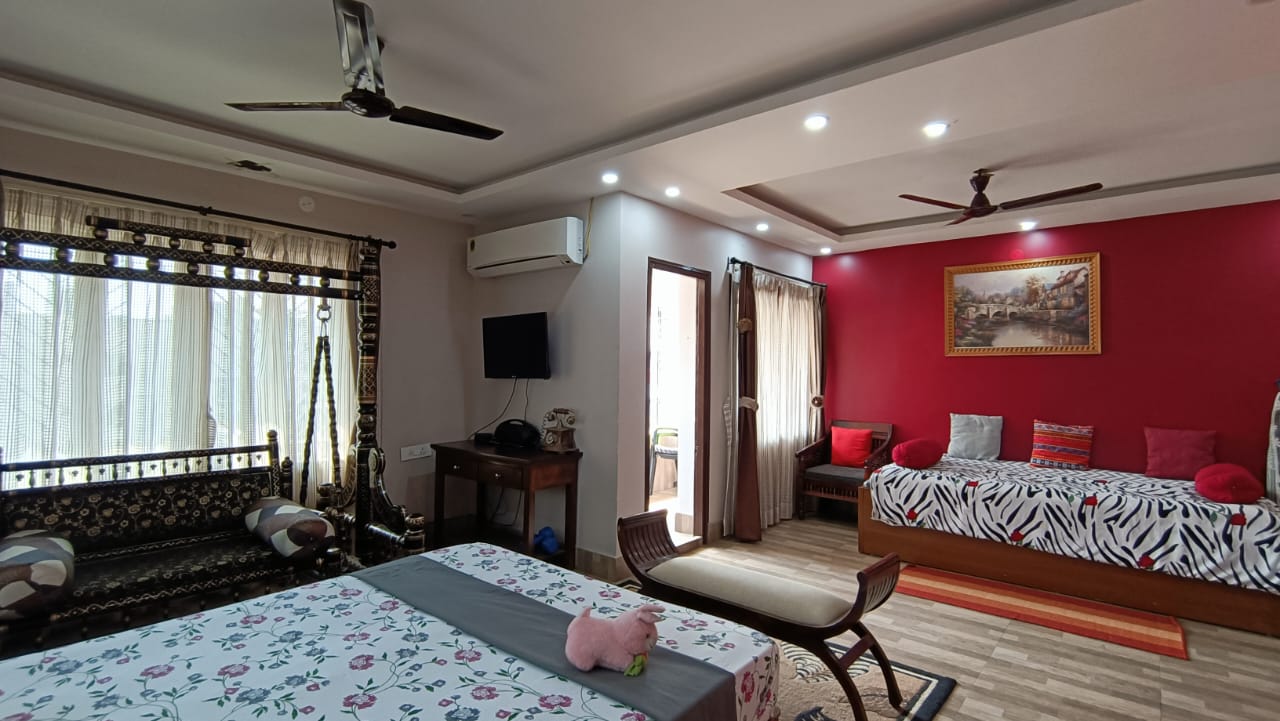 Newtown Luxury Flat near Airport - Tap to explore photos
