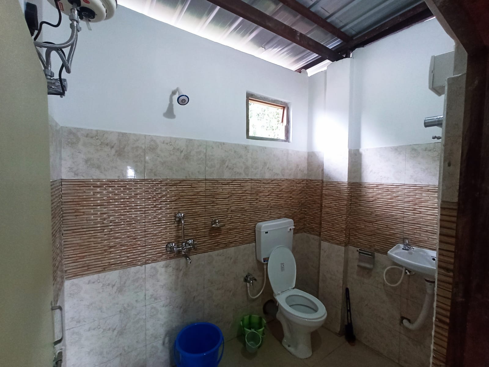 Miru Homestay - Tap to explore photos