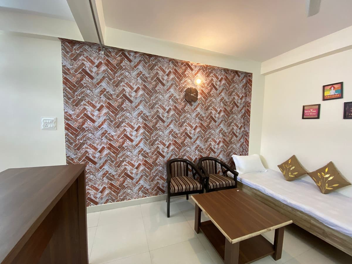 Capricorn Studio Apartment - Tap to explore photos