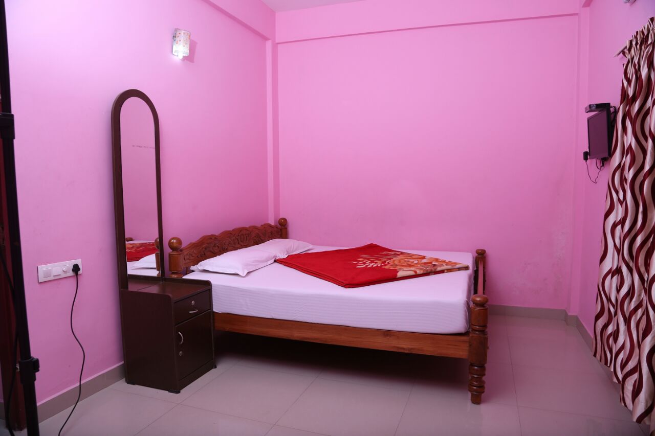 MJ Inn Munnar - Tap to explore photos