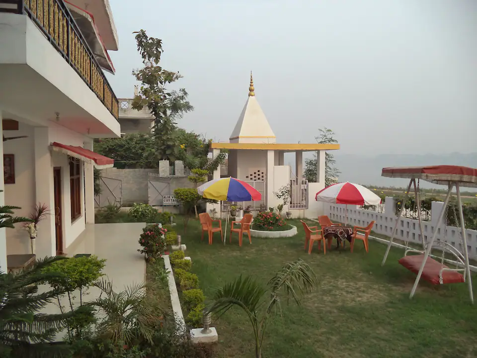 Lime Villa on Gangaghat | Bed & Breakfast, Varanasi