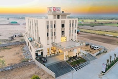 Mastiff Select Aparajita at 52 Bigha Parking Khatu Shyam, Reengus