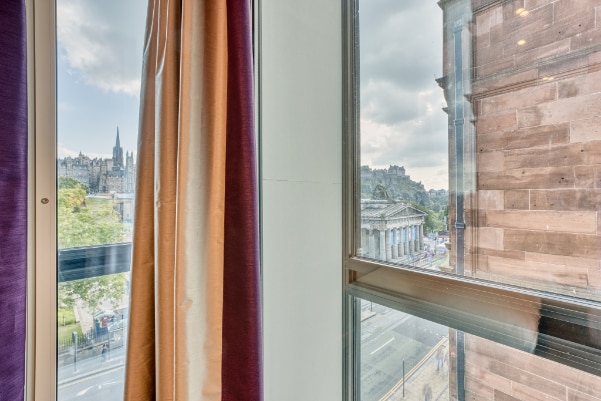 Premier Inn Edinburgh Cc Waverley - Tap to explore photos
