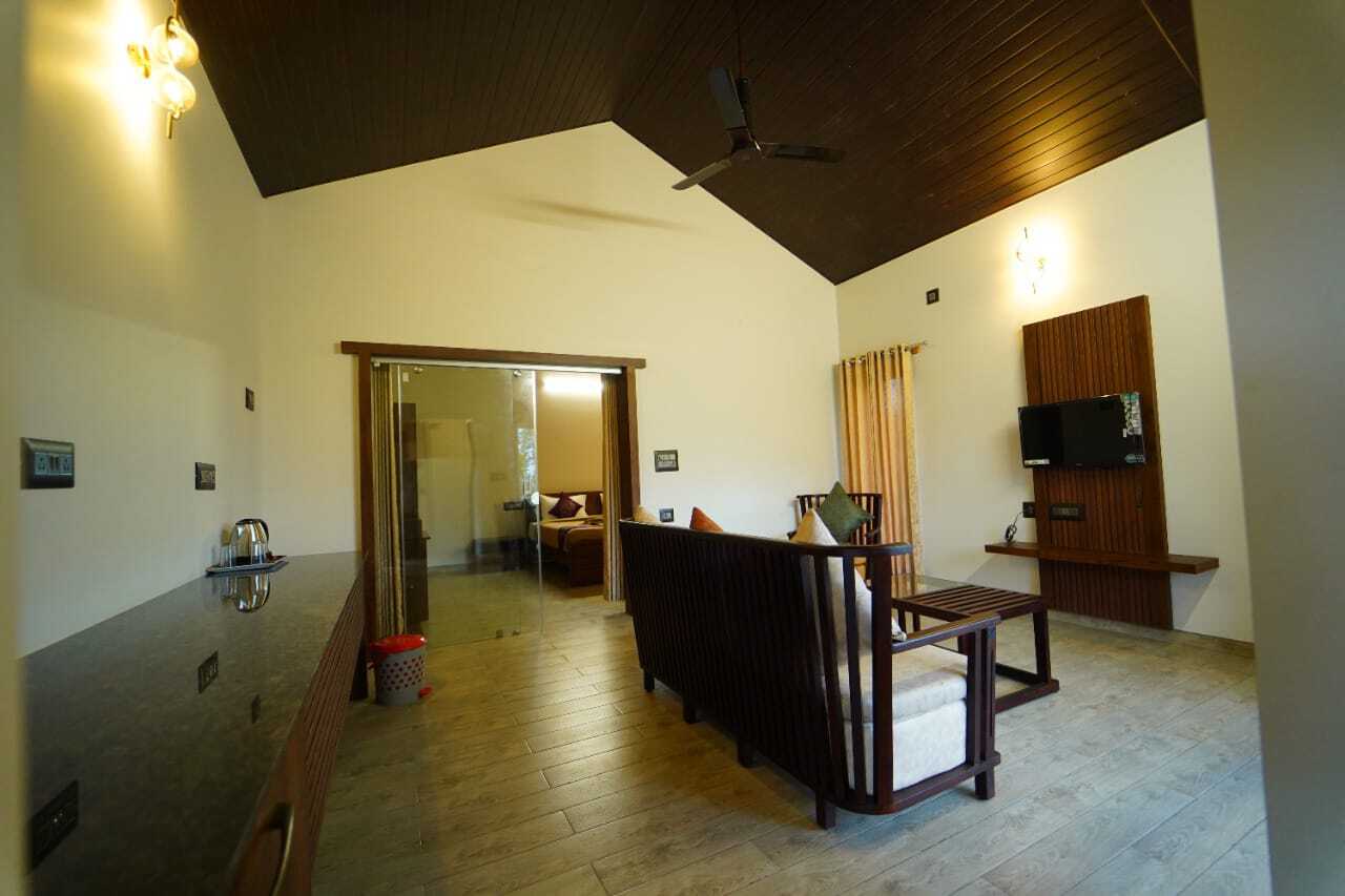 Vihangama Home Stay - Tap to explore photos