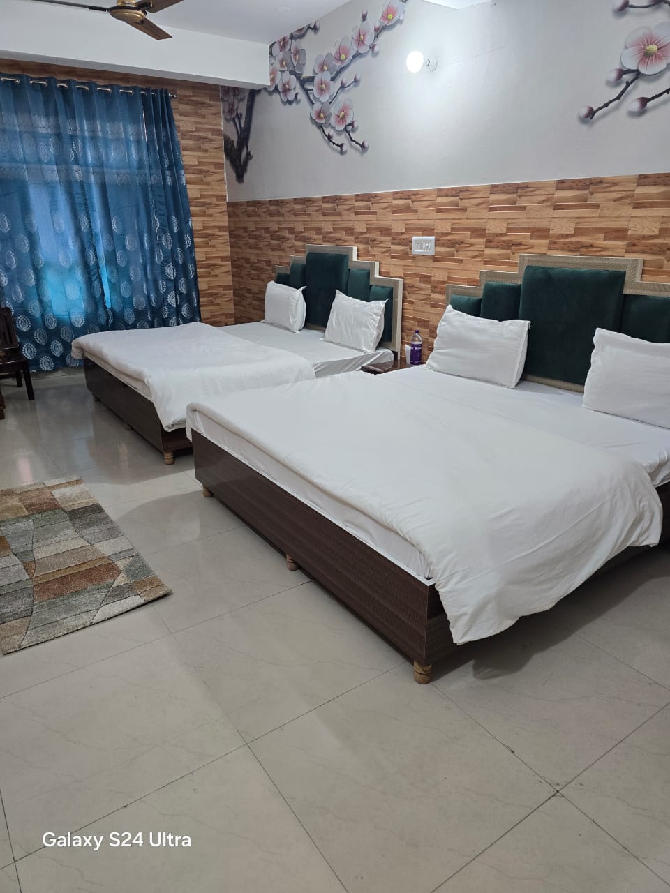  Kadambri Hotel - Tap to explore photos