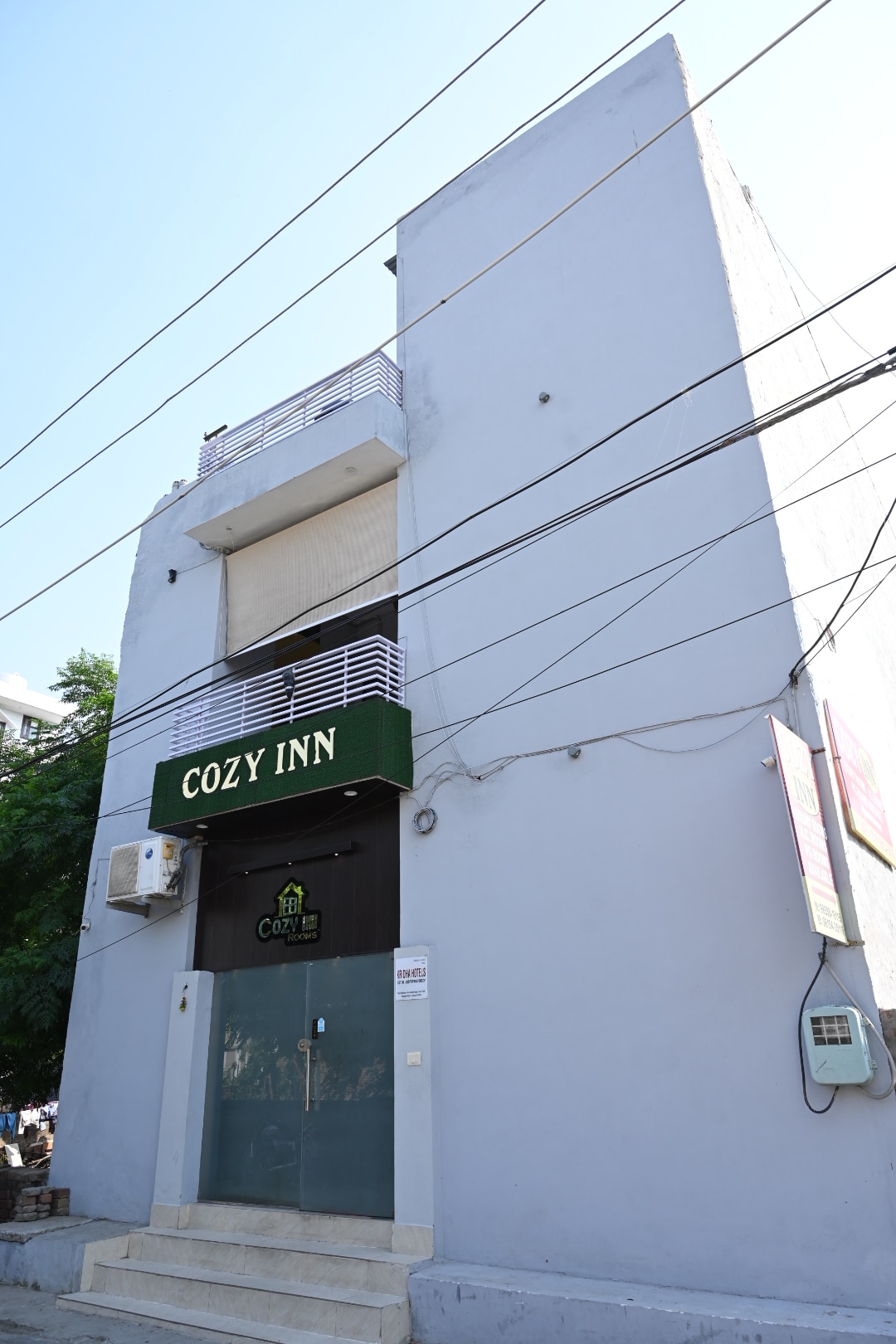 COZY INN ROOMS - Tap to explore photos